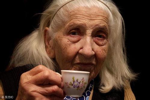 老太婆吃瓜的视频,趣味横生的日常瞬间