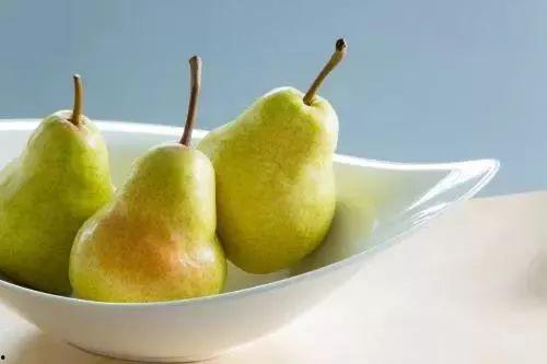 小奶瓜吃梨子好吃吗视频,美味瞬间解锁！