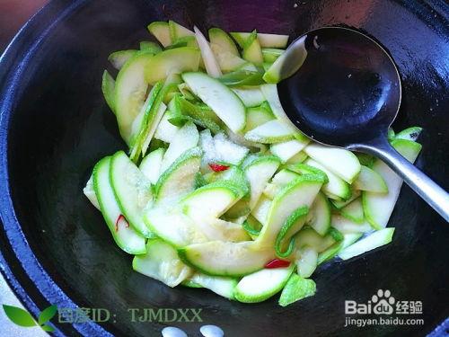 炒瓜吃怎么做好吃视频,炒瓜吃美味教程视频攻略