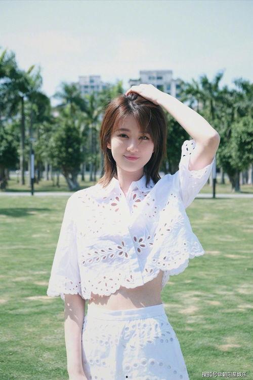 白衫妹河水吃瓜的视频,揭秘网红美食背后的故事